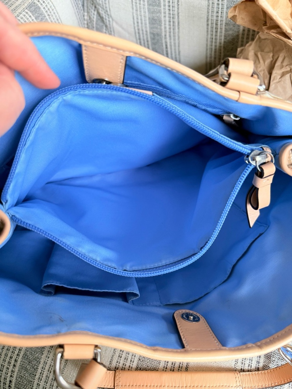 Coach Beige Signature Canvas Tote with Blue Stripe and Original Hang Tags - Picture 8 of 9